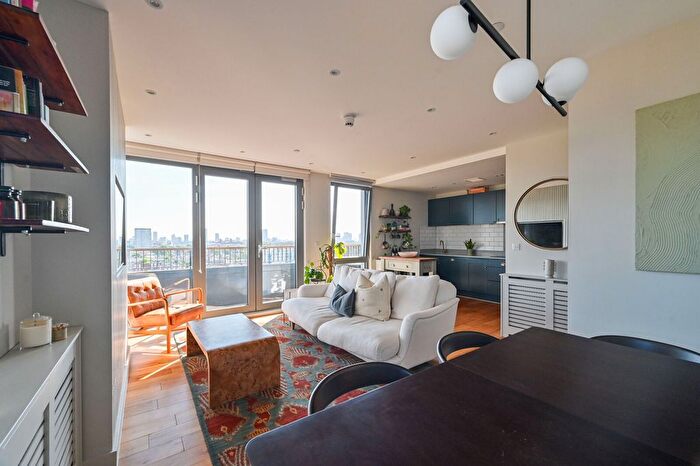 2 Bedroom Flat For Sale In Graphite Point, Palmers Road, London, Bethnal Green, London, E2