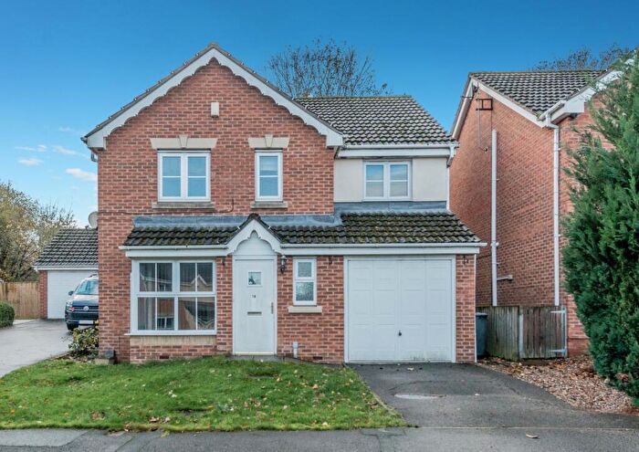 4 Bedroom Detached House For Sale In Pyenot Gardens, Cleckheaton, West Yorkshire, BD19