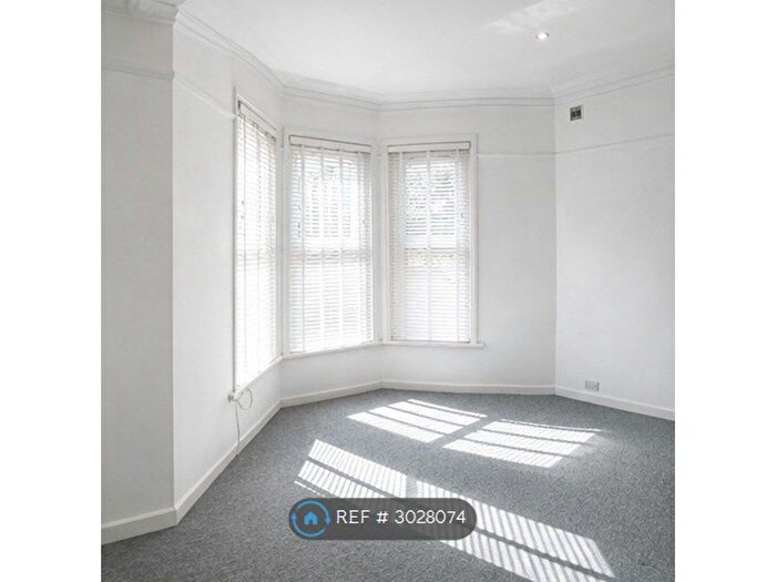 1 Bedroom Flat To Rent In Surrey Road, Bournemouth, BH4