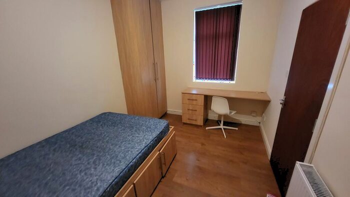 4 Bedroom Terraced House To Rent In Beverly Road, M14