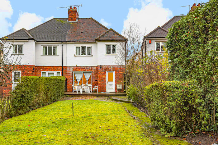 4 Bedroom Semi-Detached House To Rent In Beckingham Road, Guildford, GU2