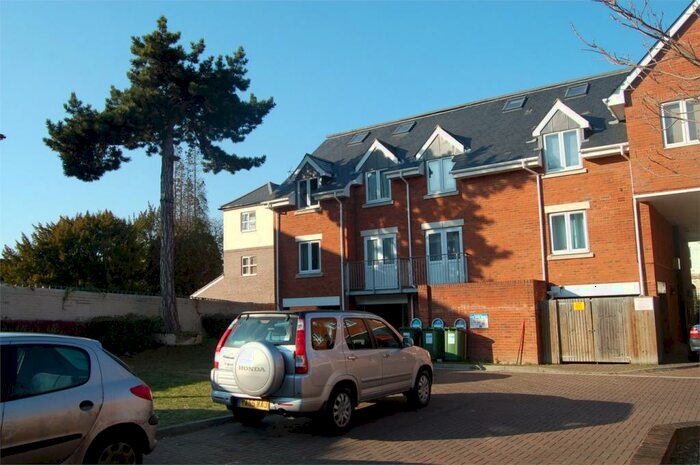 1 Bedroom Flat To Rent In Sanders Place, Walsworth Road, Hitchin, SG4