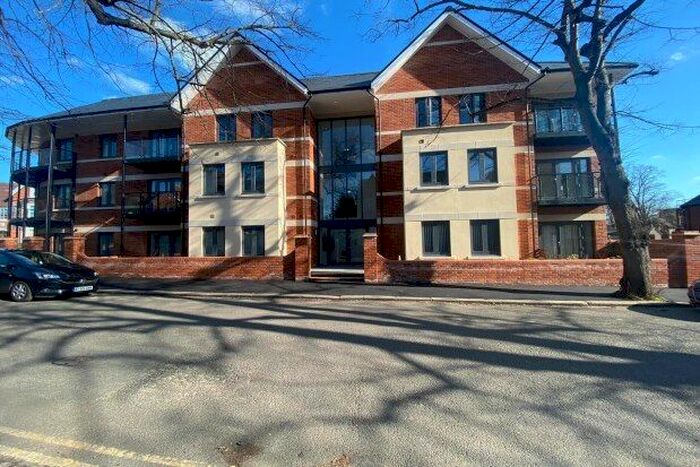 2 Bedroom Flat To Rent In Linden Road, Bedford, MK40