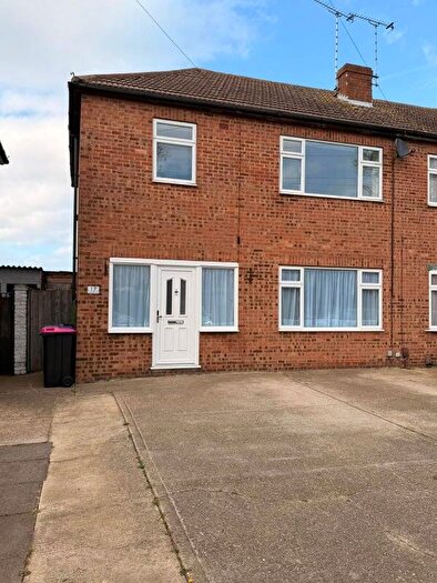 3 Bedroom Semi-Detached House For Sale In Newington Avenue, Southend-on-Sea, SS2