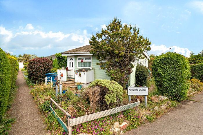 2 Bedroom Mobile/park Home For Sale In Greenacres Park, Adbolton Lane, West Bridgford, Nottingham, NG2