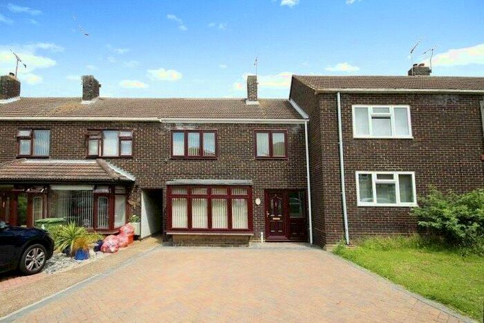 3 Bedroom Terraced House To Rent In Fauners, Basildon, SS16