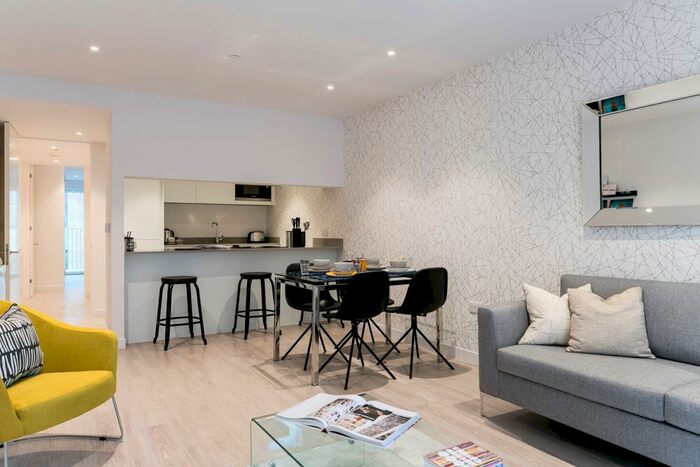 3 Bedroom Flat To Rent In Pressing Lane, Hayes, UB3