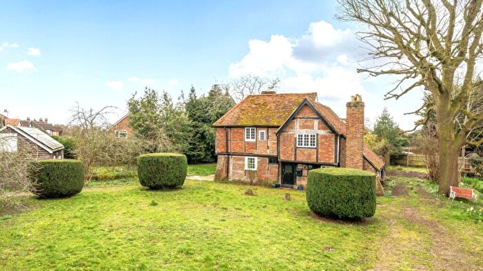 5 Bedroom Detached House For Sale In Lower Cippenham Lane, Cippenham, Berkshire, SL1