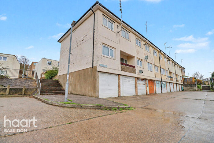 3 Bedroom End Of Terrace House For Sale In Sturrocks, Basildon, SS16
