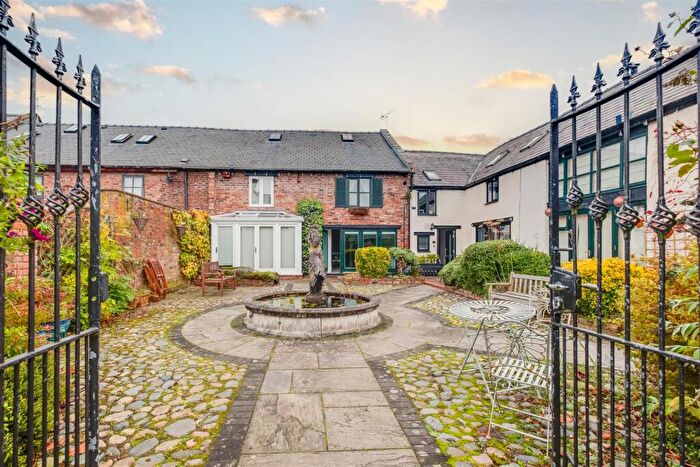 3 Bedroom Town House To Rent In Old Barn Lane, Willaston, Neston, CH64
