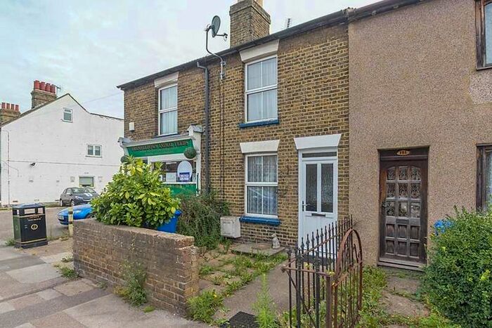 2 Bedroom Penthouse Flat To Rent In Park Road, Sittingbourne, Kent, ME10