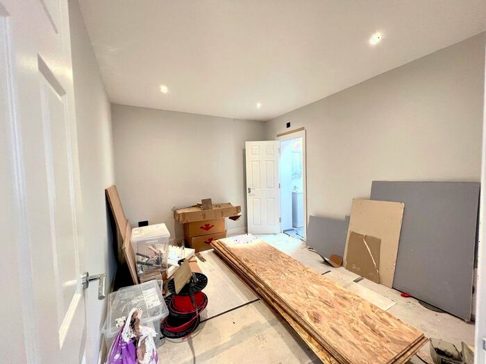 2 Bedroom Flat To Rent In Norwood Road, Southall, UB2