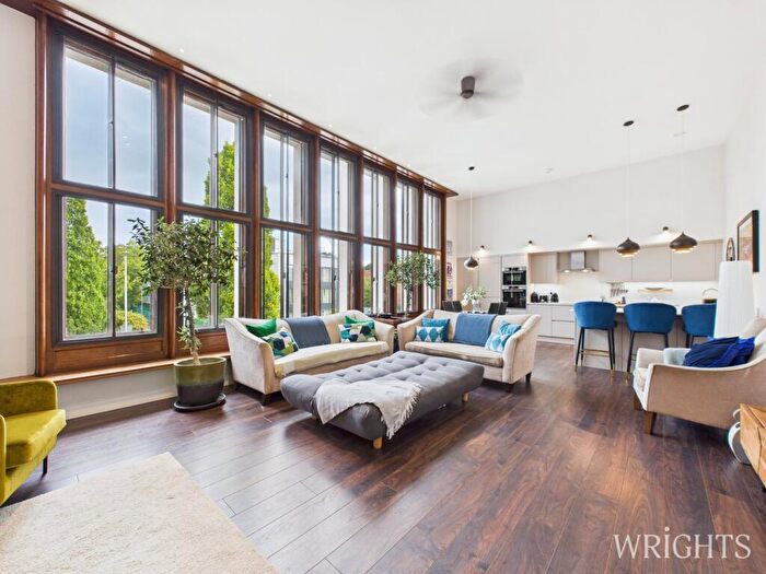 2 Bedroom Apartment For Sale In Broadwater Road, Welwyn Garden City, AL7