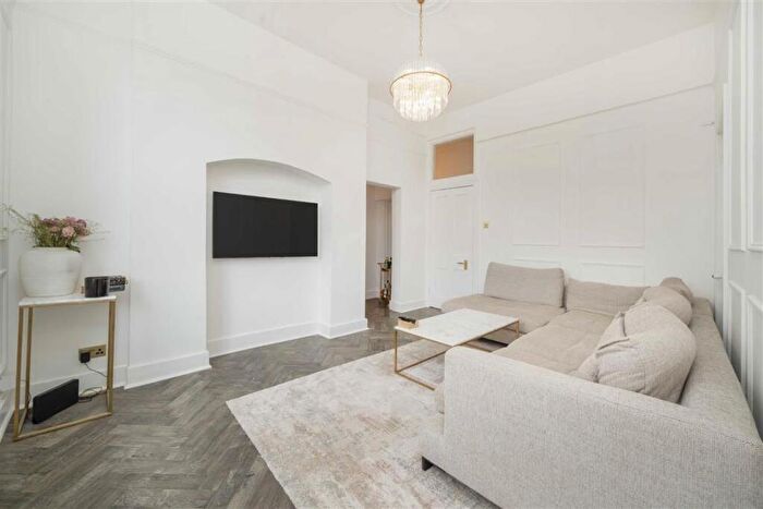 2 Bedroom Flat For Sale In St. Pauls Avenue, Willesden Green, NW2