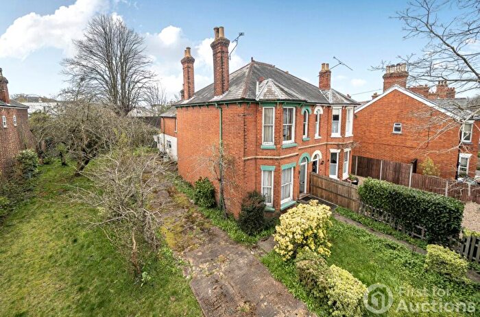 4 Bedroom Semi Detached House For Sale In Southampton Street, Farnborough, Hampshire, GU14