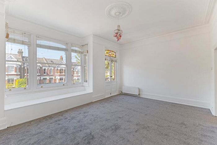 2 Bedroom Flat To Rent In Chevening Road Queens Park, NW6