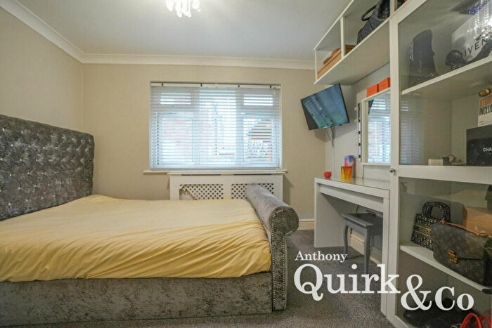 2 Bedroom Detached Bungalow For Sale In Tilburg Road, Canvey Island, SS8