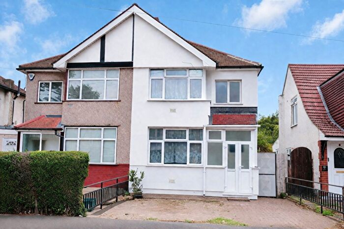 3 Bedroom Semi Detached House For Sale In The Drive, Feltham, TW14