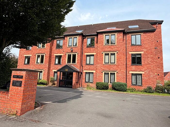 2 Bedroom Flat For Sale In Priory Road, Kenilworth, CV8