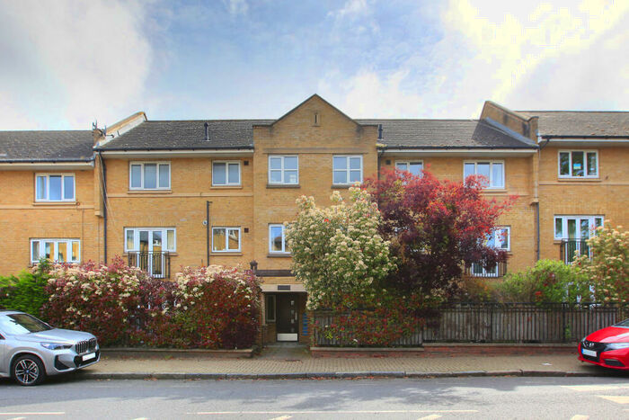 2 Bedroom Flat To Rent In Assisi Court, St James's Drive, Wandsworth Common, London, SW12