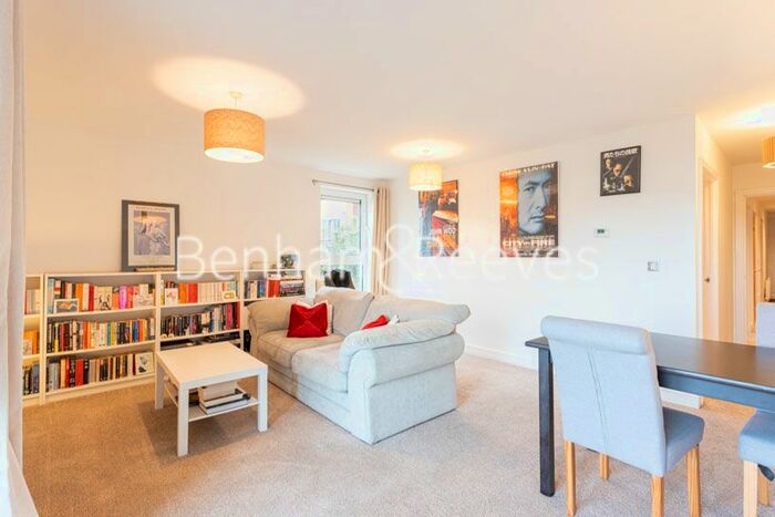 2 Bedroom Flat To Rent In Erebus Drive, Woolwich, SE28