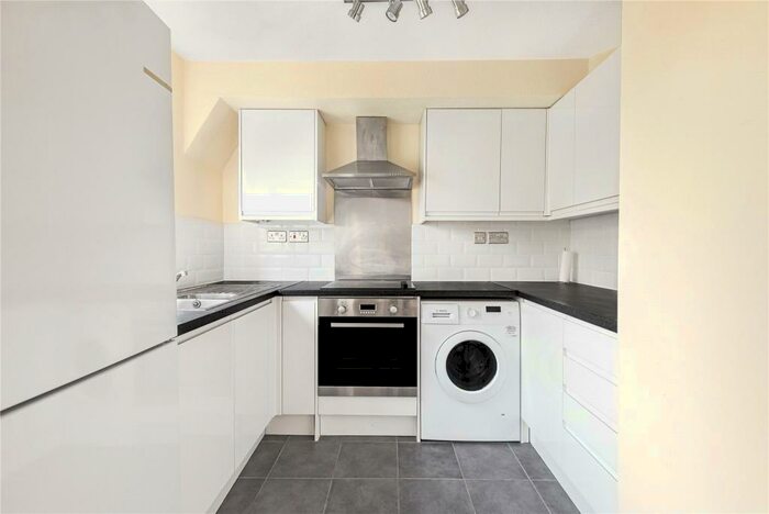 1 Bedroom Apartment To Rent In Wedmore Court, Wedmore Gardens, Archway, N19