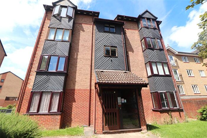 Studio For Sale In Cricketers Close, Erith, DA8