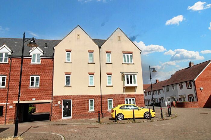 2 Bedroom Flat For Sale In Holloway Close, Amesbury, SP4