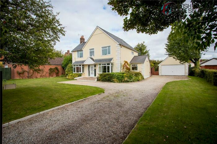 4 Bedroom Detached House For Sale In Weyhill Road, Penton Corner, Andover, Hampshire, SP11