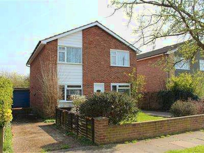2 Bedroom Maisonette Flat To Rent In Cedar Avenue, Ruislip, HA4