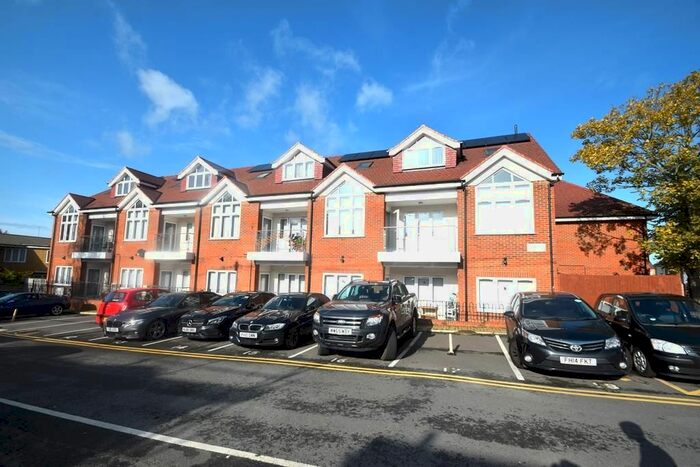 1 Bedroom Flat To Rent In Raipur Court, Bennets Yard, Uxbridge, UB8
