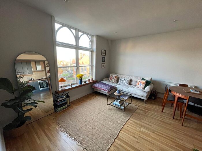 2 Bedroom Flat To Rent In Grove Hill Road, London, SE5