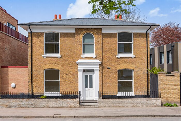 4 Bedroom Detached House For Sale In Geoffrey Road, London, SE4