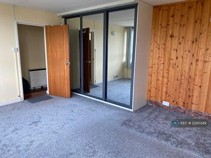 Studio To Rent In Kennard House, London, SW11