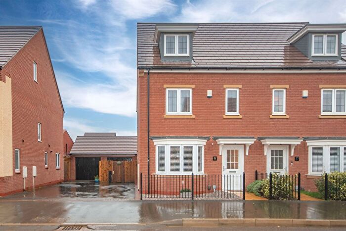 3 Bedroom Semi Detached House For Sale In Airfield Road, Market Harborough, LE16