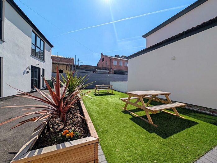 1 Bedroom Flat To Rent In Flat, A Flanshaw Lane, Wakefield, West Yorkshire, WF2