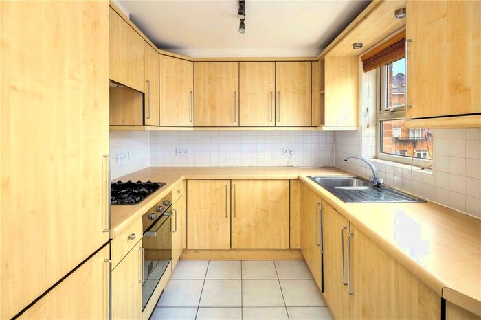 3 Bedroom House To Rent In Schooner Close, Canary Wharf, London, E14