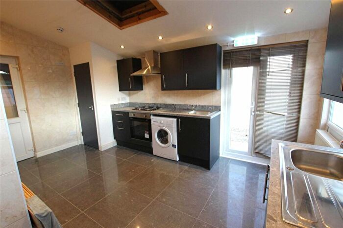 Semi-Detached House To Rent In Tomswood Hill, Ilford, IG6
