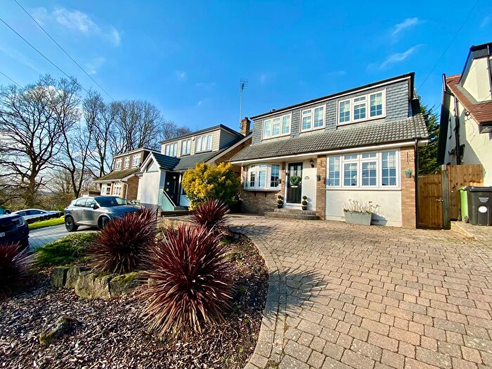 4 Bedroom Detached House For Sale In Outwood Common Road, Billericay, CM11