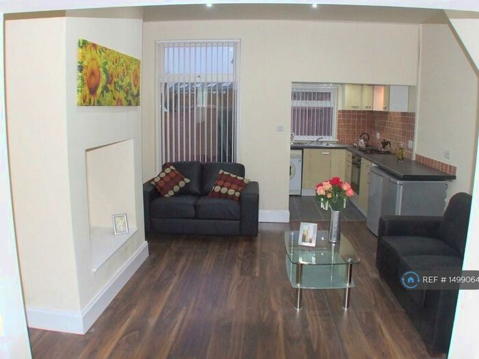 2 Bedroom Terraced House To Rent In Thornton Road, Manchester, M14