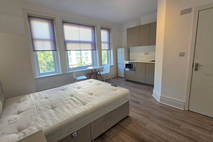 1 Bedroom Flat To Rent In New Broadway, Ealing, W5