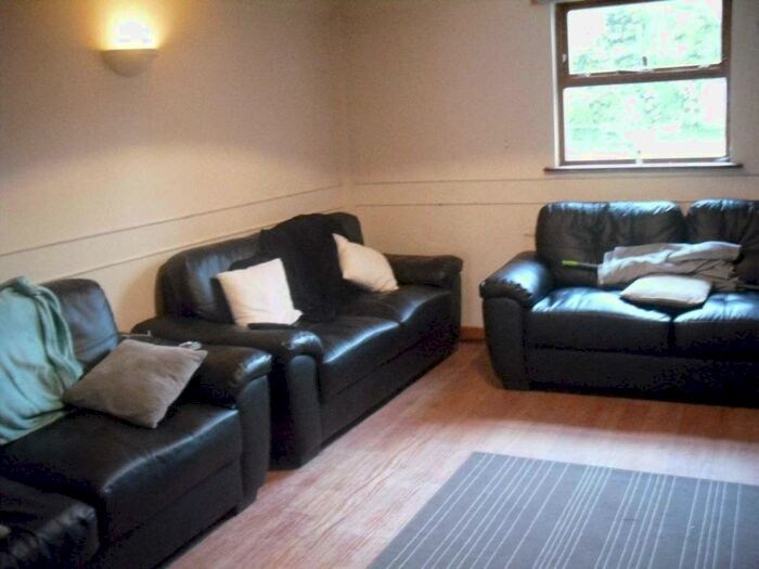 9 Bedroom Semi-Detached House To Rent In Mauldeth Road West, Withington, M20