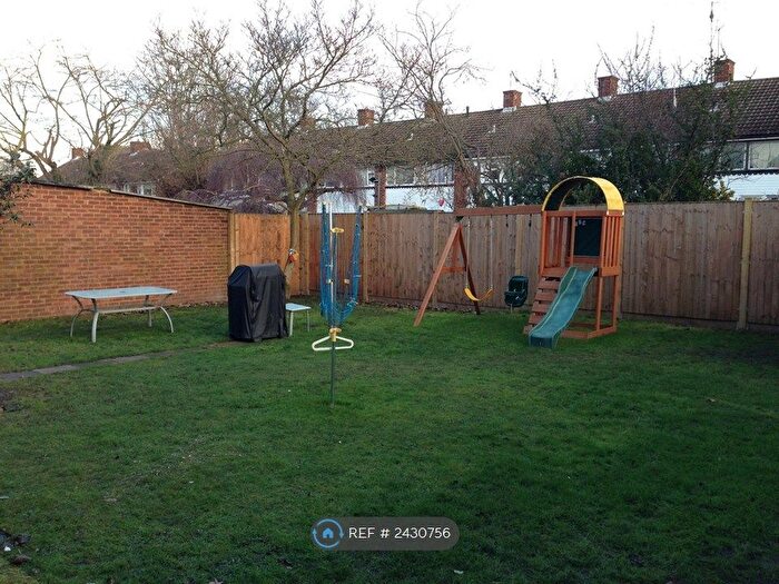 2 Bedroom Flat To Rent In Courtlands Avenue, London, SE12