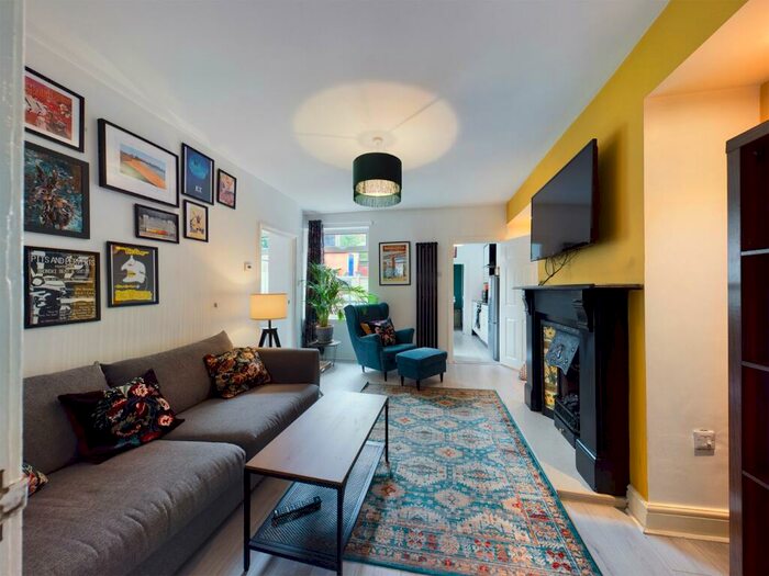 2 Bedroom Flat To Rent In St. Thomas Street, Low Fell, Gateshead, NE9