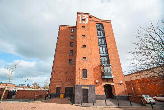 Studio To Rent In Apartment, Warehouse, HU1