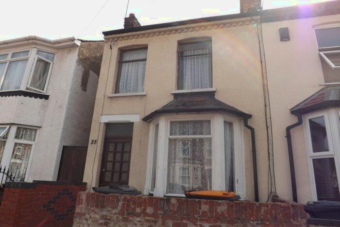 2 Bedroom Property To Rent In Churchville Road, Bedford MK42