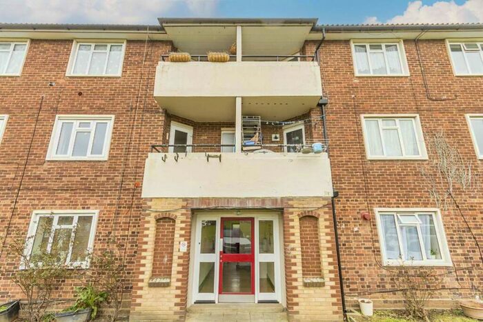 2 Bedroom Flat To Rent In Southcote Rise, Southcote Rise, HA4