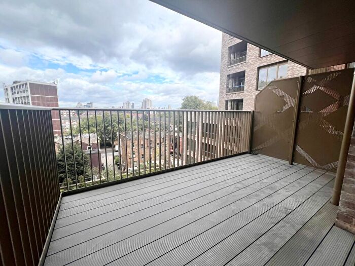 2 Bedroom Apartment To Rent In Fl, Gasholder Place, SE11
