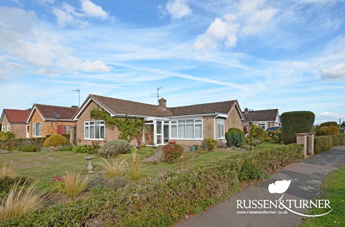 3 Bedroom Bungalow For Sale In Pine Tree Chase, West Winch, PE33