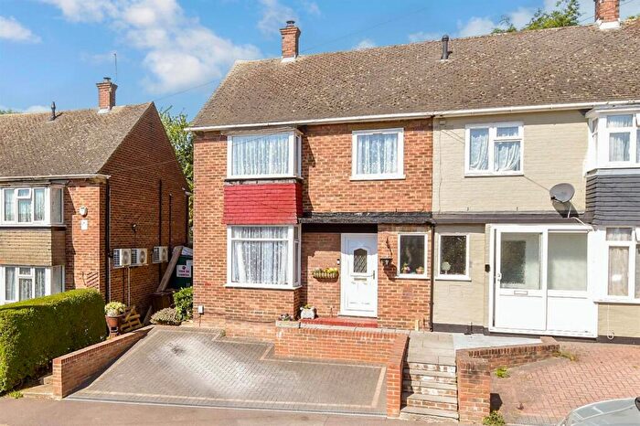 3 Bedroom Semi-Detached House For Sale In Columbine Road, Strood, Rochester, Kent, ME2